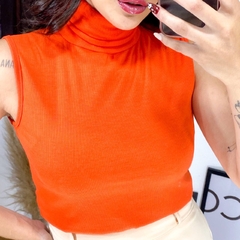 Blusa de Gola Laranja na internet
