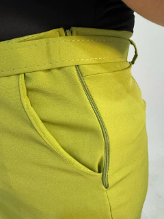 Shorts Alfaiataria Gisele Verde na internet