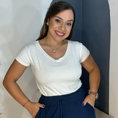 Blusa Básica Gola V Off White