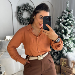 Camisa Básica Júlia Caramelo