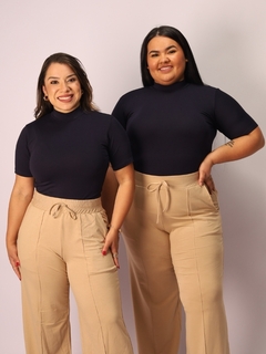Blusa de Gola Leonor Preta - comprar online