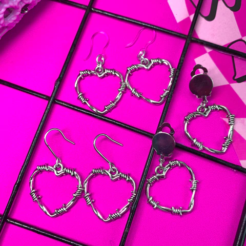 brinco coração arame farpado