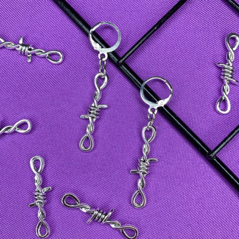 brinco arame farpado