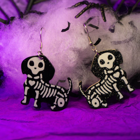 brinco cachorro esqueleto | Coleção Halloween - comprar online