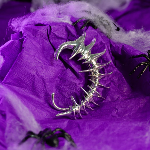 Brinco Ear cuff Espinha | Coleção Halloween - comprar online