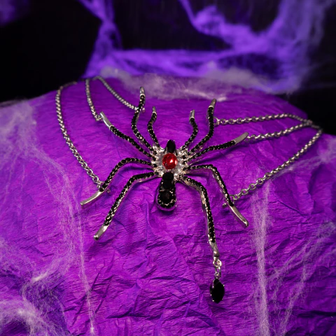 Colar Black Widow | Coleção Halloween - comprar online