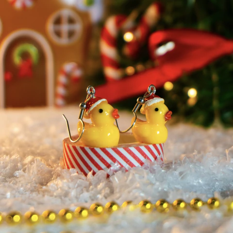 Brinco pato com gorro | Coleção Natalina 2025 - comprar online
