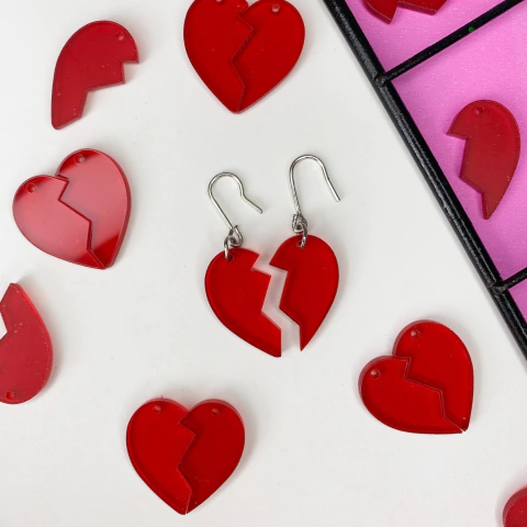 Brinco coração partido | brinco polnareff jojo's