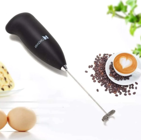 BATIDOR DE LECHE A PILAS