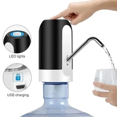 DISPENSER DE AGUA PARA BIDONES AUTOMÁTICO RECARGABLE CON LUZ – A BATERÍA - Santafe Store