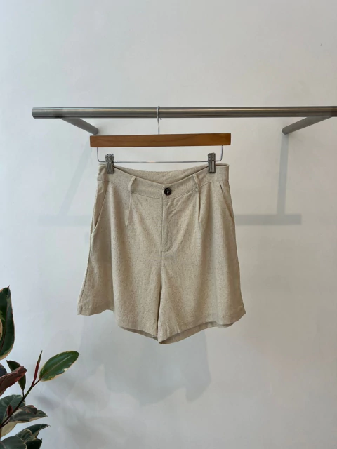 SHORT LINO SASTRERO CON PINZAS LUCAS TIRO MEDIO (SH00865)