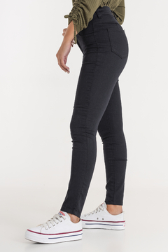 Imagen de PANTALON JEAN NEGRO CHUPIN CLASICO (PA00368)