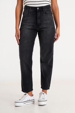 PANTALON JEAN MOM NEGRO GASTADO (PA00758)