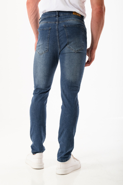 PANTALON JEAN RECTO MATIZADO CON BIGOTES (PA00939) en internet