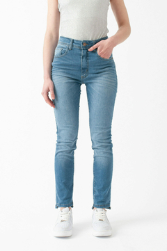 PANTALON JEAN SLIM BIGOTES CELESTE ELASTIZADO (PA01052)