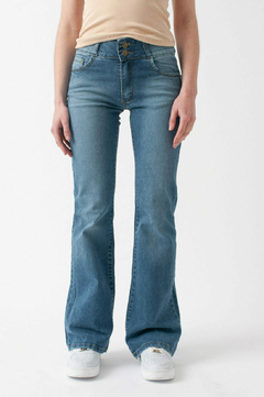 PANTALON JEAN DOBLE BOTON RECTO FLARED LOCALIZADO (PA01053)