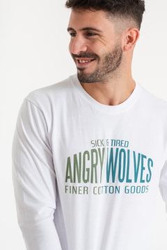 REMERA ANGRY WOLVES SICK & TIRED MANGA LARGA (R04364) - comprar online