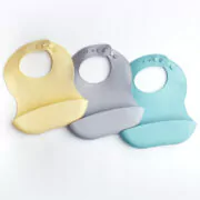 Babero de silicona varios colores punti
