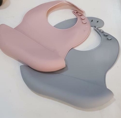 Babero de silicona wish ( consultar color en stock por whatsapp)
