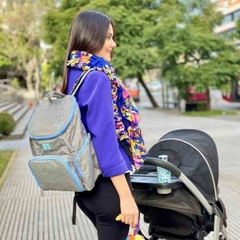 MOCHILA MATERNAL EMMA GRIS CIERRE CELESTE