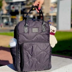MOCHILA MATERNAL POLY TOTAL BLACK ONDAS