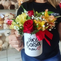 Canecas românticas com flores na internet