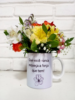 Caneca com flores