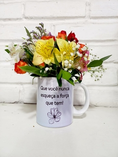 Caneca com flores - comprar online