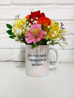 Caneca com flores - Florart Floricultura 