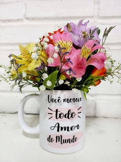 Caneca com flores na internet