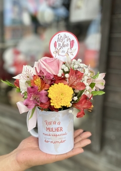 Caneca da mulher com flores - comprar online