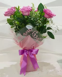 Ramalhete com 08 rosas na internet