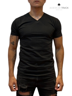 Remera American Lisa Negra Cuello V - comprar online