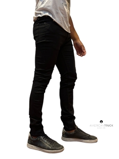 Levis 519 Extreme Skynny Taper Black en internet