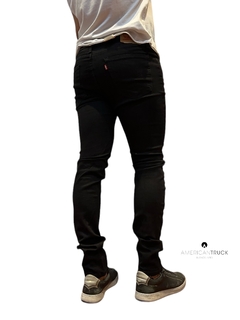 Levis 519 Extreme Skynny Taper Black en internet