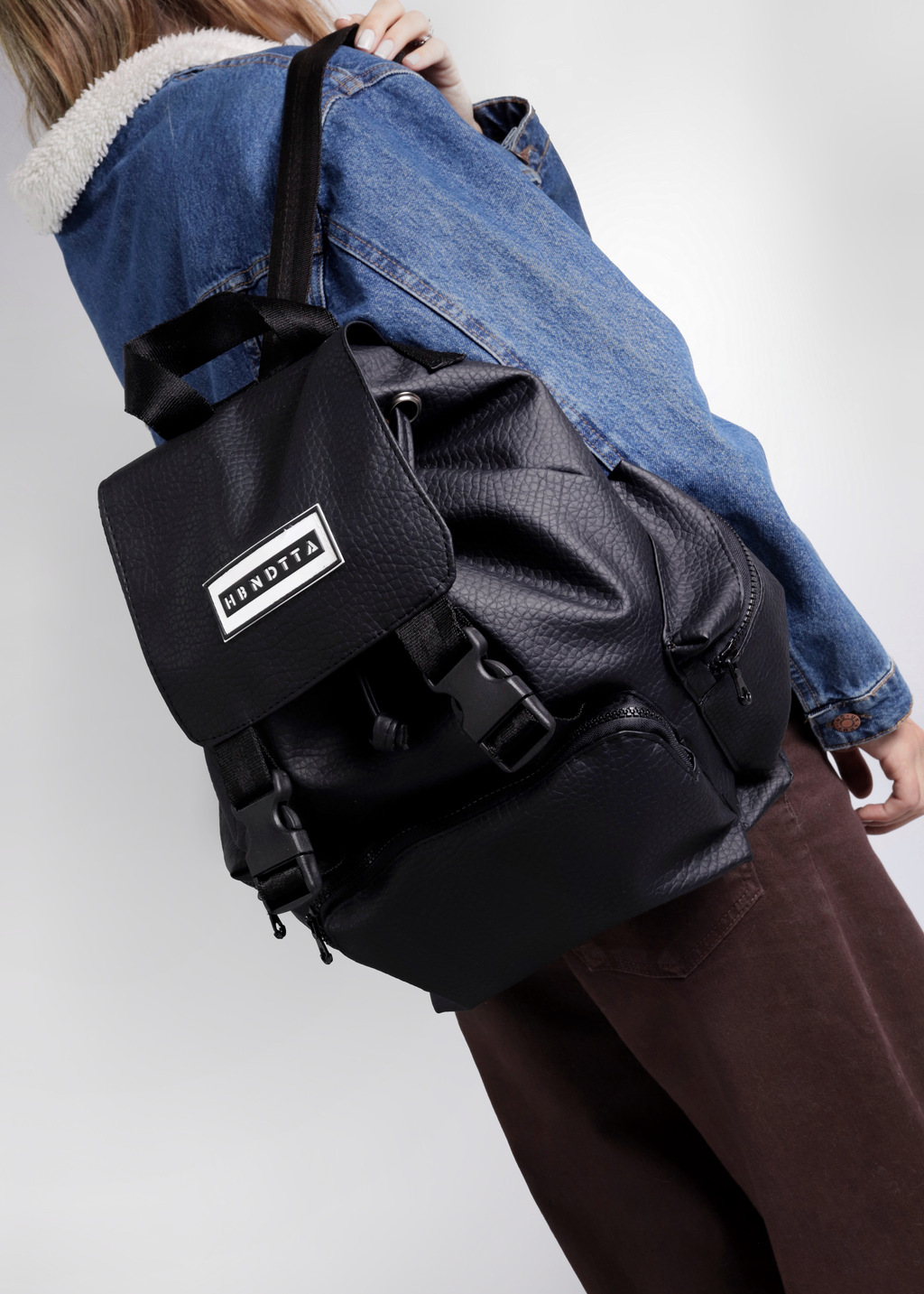 Mochila cata negra