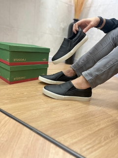 SLIPON LACOSTE 08 LC PRETO na internet