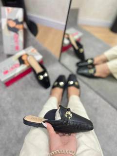 MULE SUA CIA SOFT PRETO FIVELA DOURADA - REF 8214/15008 na internet