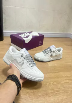 DUNK LOW NK BRANCO PRATA - loja online