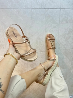 SANDALIA SUA CIA TIRA STRASS COBRE - REF 8362/15675 - comprar online