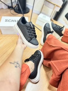 TENIS SCHULTZ PRETO TRATORADO na internet