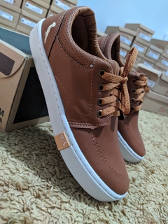 TENIS RESERVA CARAMELO