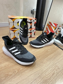ULTRABOOST PRETO BRANCO