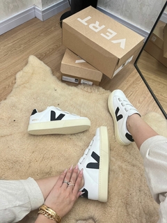 TENIS V VELCRO BRANCO PRETO - TenisVel