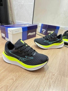 MIZUNO INSPIRI PRETO VERDE na internet