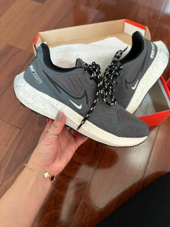 NK47 ZOOM CINZA PRETO