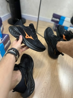 MIZUNO CONECT PRETO PRETO LARANJA - comprar online
