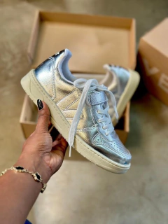 TENIS V NEW PRATA METAL CADARÇO E VELCRO