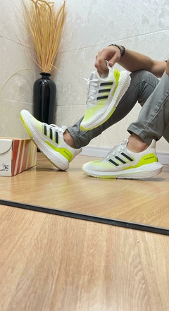 ULTRABOOST BRANCO VERDE