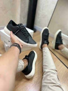 SAPATENIS HUGO BOSS PRETO BRANCO FITA BOSS na internet